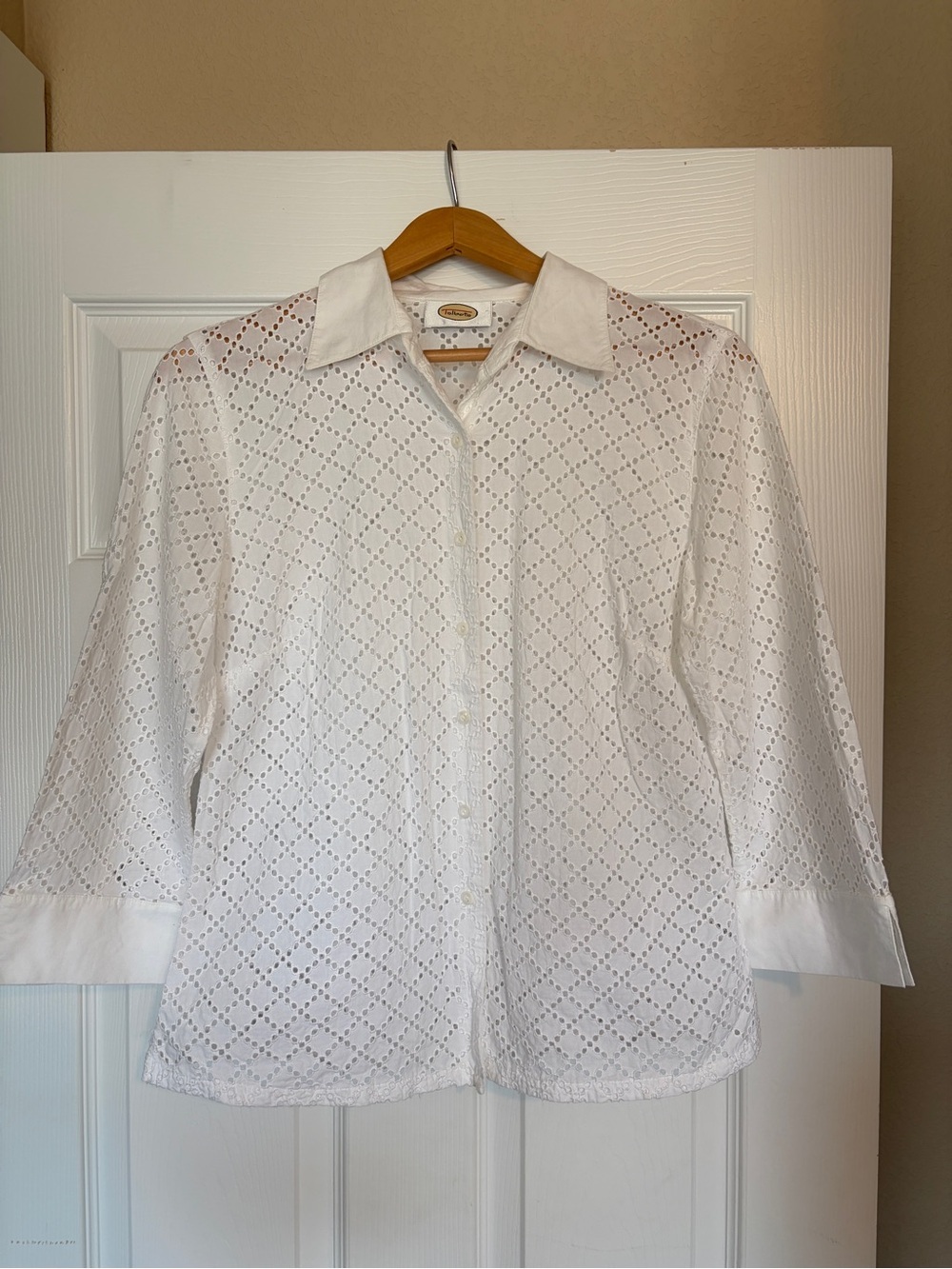Talbots Blouse Medium White Eyelet Embroidered Cottagecore Preppy Classic K9
